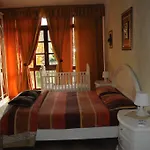 בית נופש Cascina Tra Le Vecchie Vigne Con Piscina קנאלה
