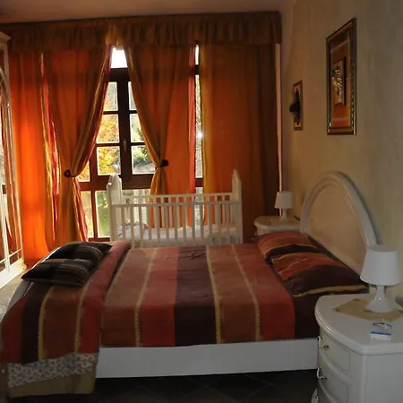 Летний дом Cascina Tra Le Vecchie Vigne Con Piscina Канале