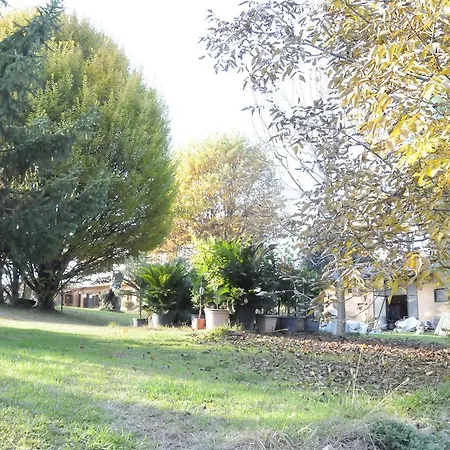 Летний дом Cascina Tra Le Vecchie Vigne Con Piscina *