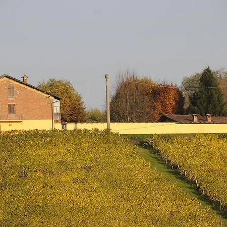 度假居 Cascina Tra Le Vecchie Vigne Con Piscina