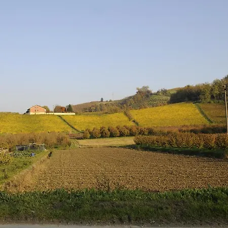Летний дом Cascina Tra Le Vecchie Vigne Con Piscina