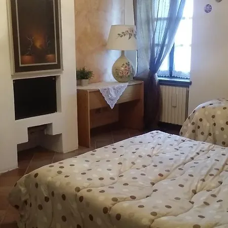 Летний дом Cascina Tra Le Vecchie Vigne Con Piscina