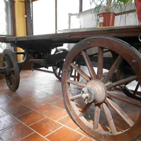 度假居 Cascina Tra Le Vecchie Vigne Con Piscina *