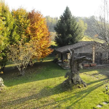 Cascina Tra Le Vecchie Vigne Con Piscina