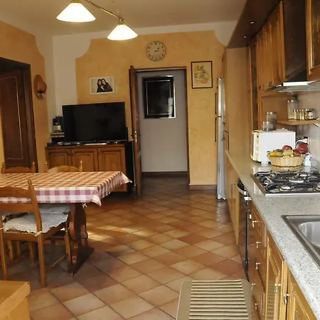 Cascina Tra Le Vecchie Vigne Con Piscina