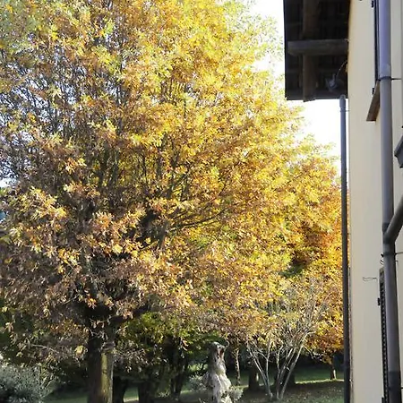 Cascina Tra Le Vecchie Vigne Con Piscina Feriehus *