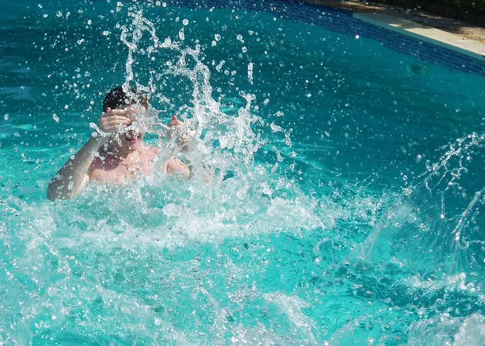 Dom wakacyjny Cascina Tra Le Vecchie Vigne Con Piscina Canale