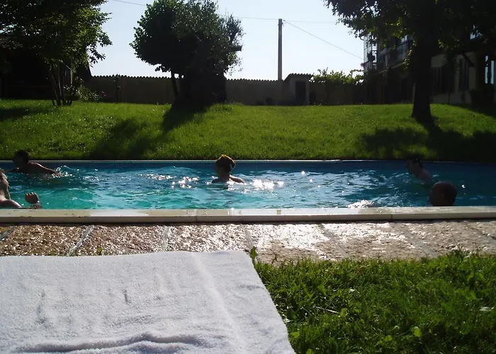 Cascina Tra Le Vecchie Vigne Con Piscina