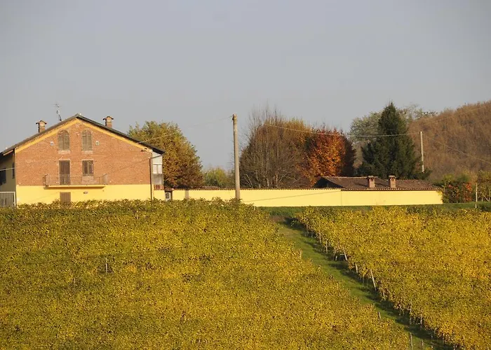 度假居 Cascina Tra Le Vecchie Vigne Con Piscina