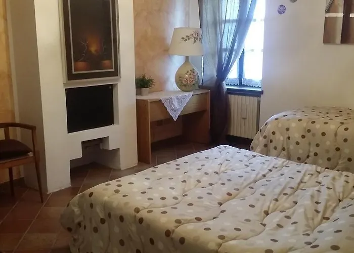 度假居 Cascina Tra Le Vecchie Vigne Con Piscina