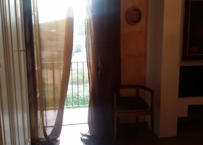 Cascina Tra Le Vecchie Vigne Con Piscina