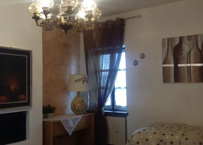 度假居 Cascina Tra Le Vecchie Vigne Con Piscina *