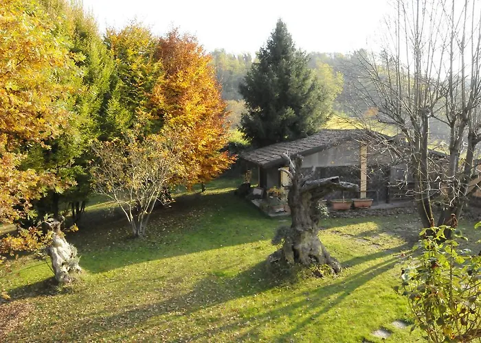 Cascina Tra Le Vecchie Vigne Con Piscina