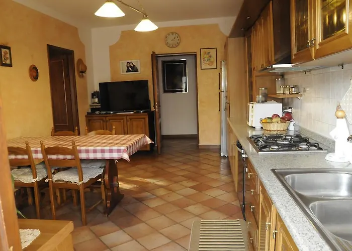 Cascina Tra Le Vecchie Vigne Con Piscina