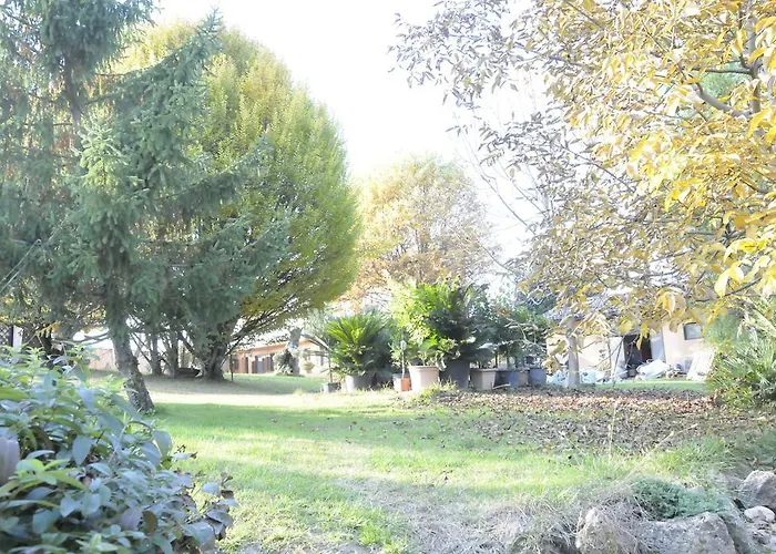 Cascina Tra Le Vecchie Vigne Con Piscina 卡纳莱