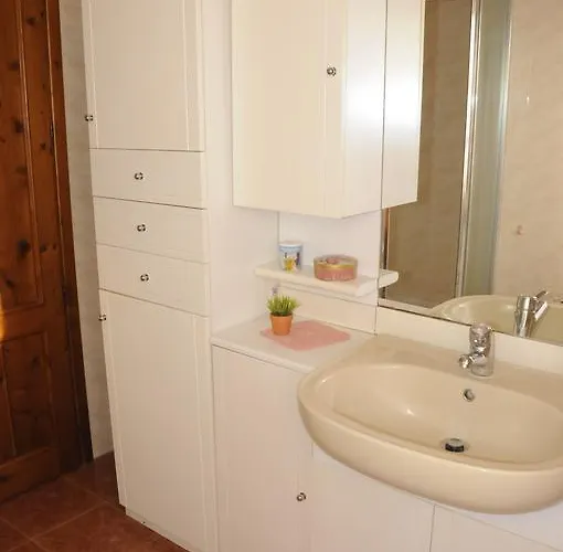 度假居 Cascina Tra Le Vecchie Vigne Con Piscina *