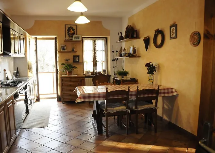 Cascina Tra Le Vecchie Vigne Con Piscina * 卡纳莱